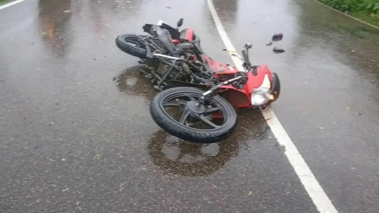 বাসের ধাক্কায় প্রাণ গেল মোটরসাইকেল আরোহী যুবকের