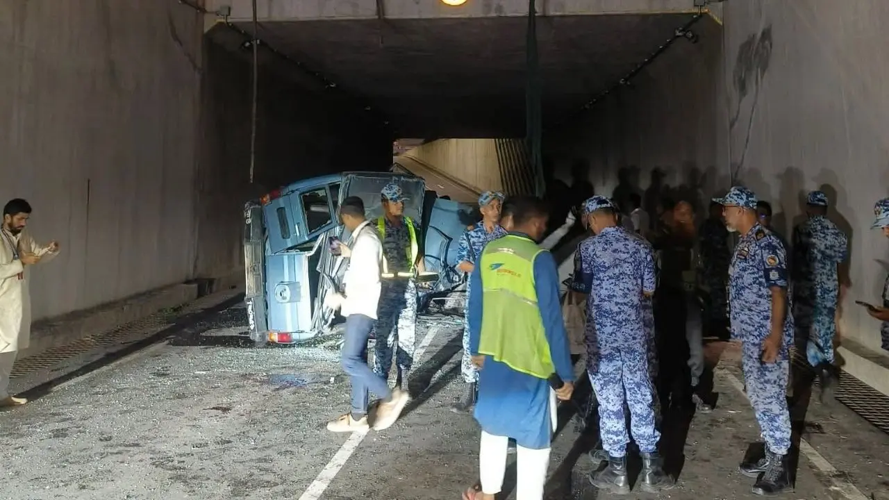 বিমানবন্দরে বিমানবাহিনীর পিকআপ দুর্ঘটনায় নিহত ৩