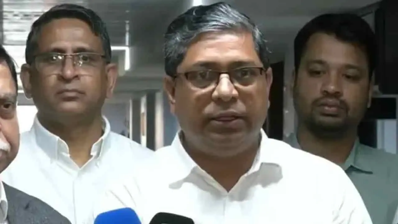 ইউপি ভোটের তারিখ ঘোষণার বিষয়ে সরকার কিছু জানে না : মীর শাহে আলম