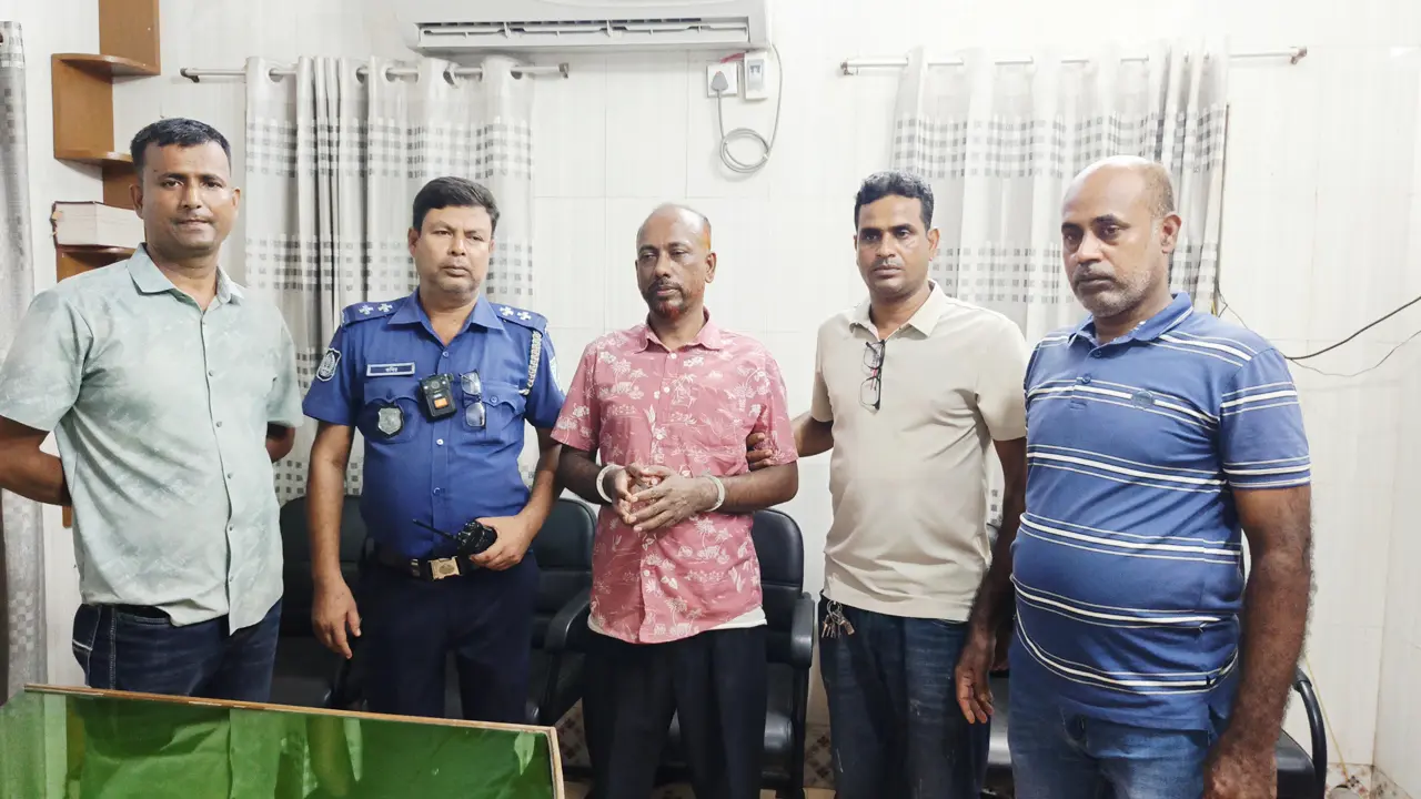 হাতকড়াসহ পালানোর সাড়ে ৮ ঘণ্টা পর আ.লীগ নেতা আটক