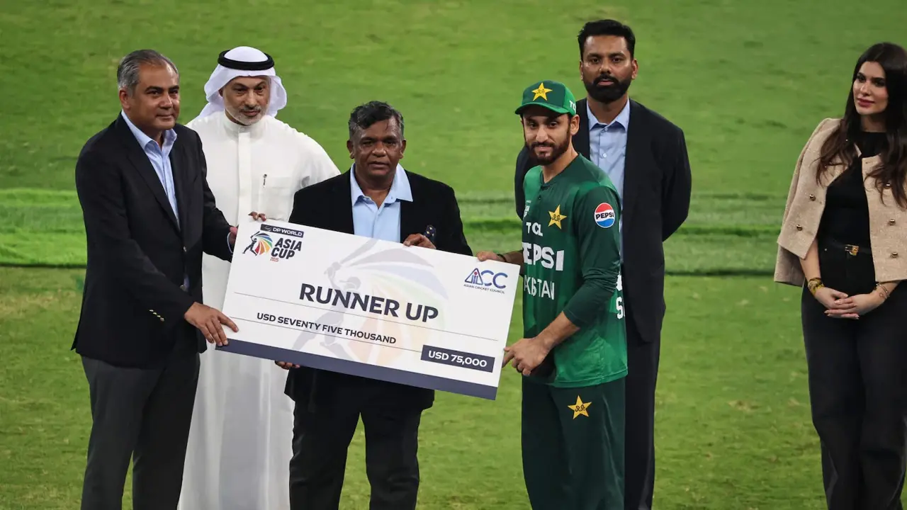 নারী এশিয়া কাপ ফাইনাল ঘিরে ফের ট্রফি বিতর্কের শঙ্কা