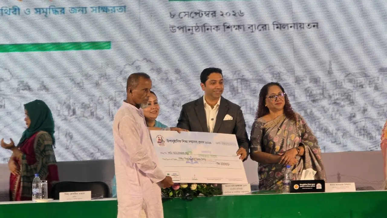 সৌরপ্রযুক্তিতে সোলেমান, শিক্ষাসেবায় ‘সুরভি’ পেল সম্মাননা