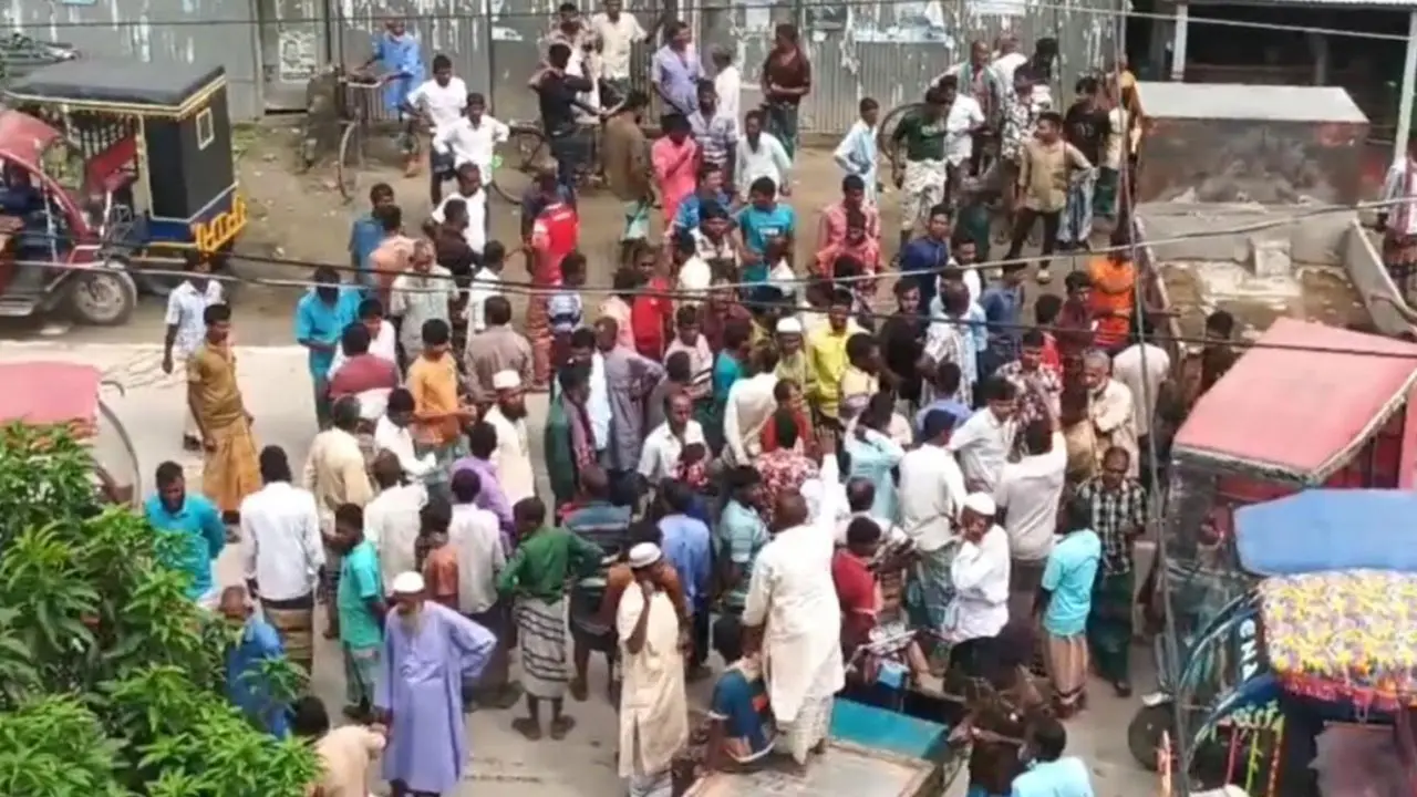 কুড়িগ্রামে সারের জন্য কৃষকদের সড়ক অবরোধ