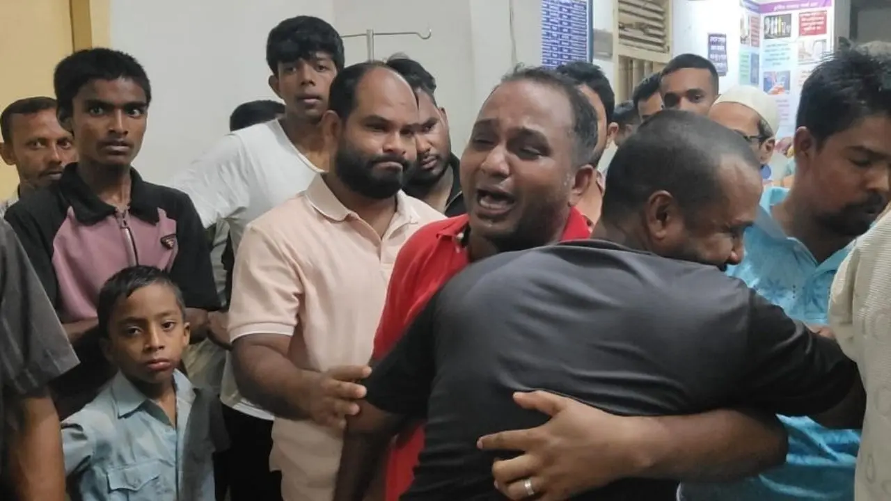 চট্টগ্রামে অটোরিকশা থেকে ছিটকে পড়ে শিশুর মৃত্যু