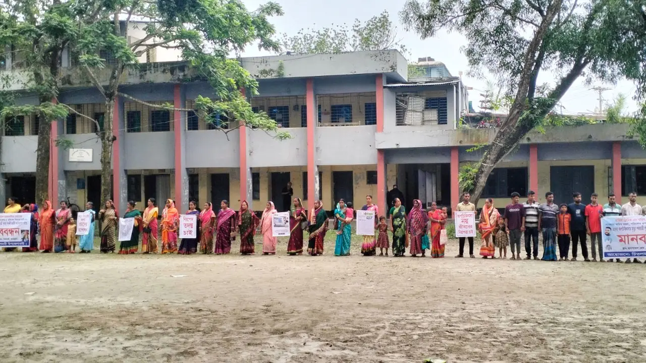 মোবাইলের আলোতে ৩ ঘণ্টা ধরে সিজার, মৃত্যুশয্যায় প্রসূতি