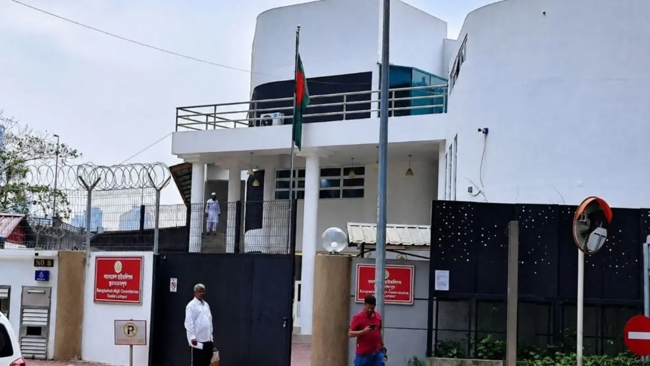 মালয়েশিয়ায় বাংলাদেশিদের প্রয়োজনীয় নথিপত্র সঙ্গে রাখার পরামর্শ দূতাবাসের