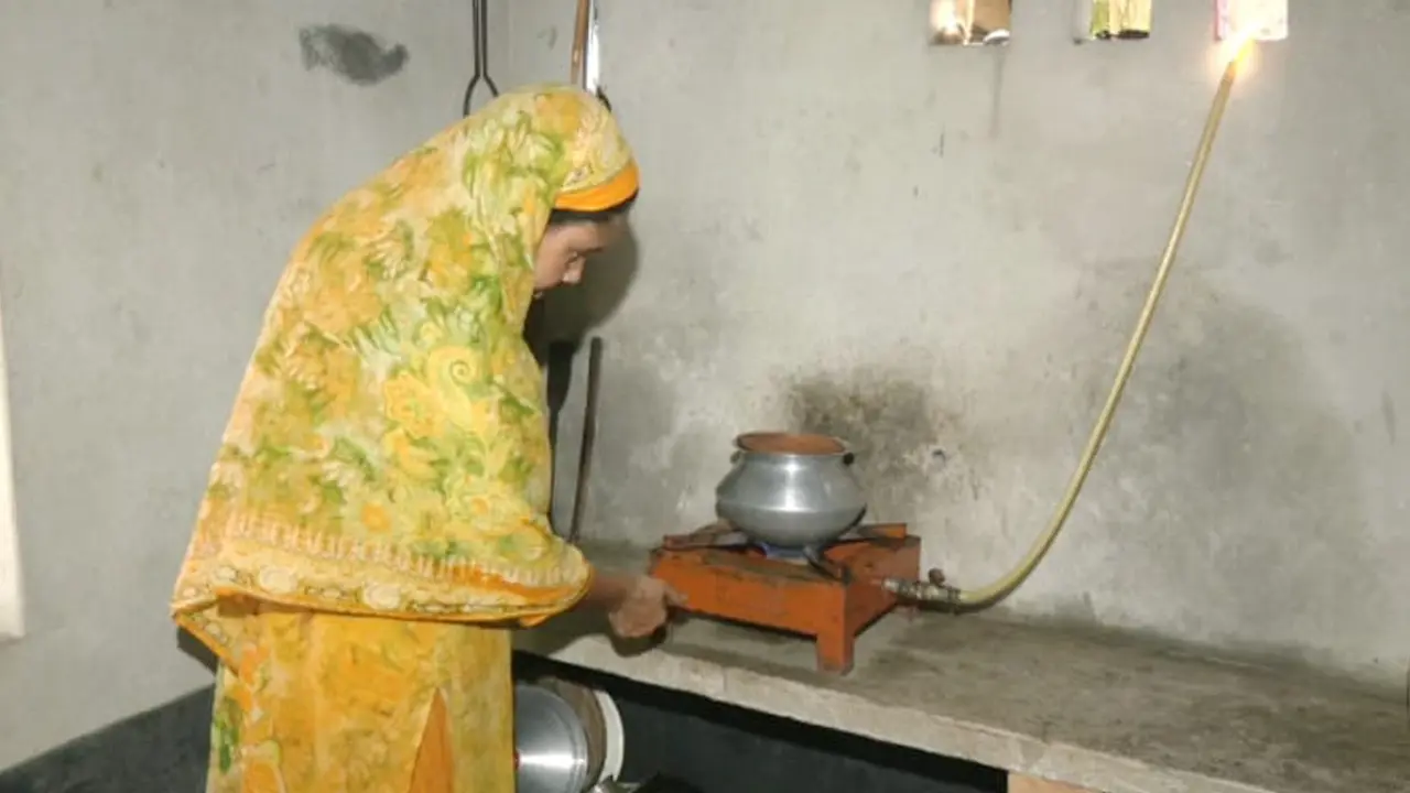 বগুড়ায় ৪০৮ বায়োগ্যাস প্লান্টে বদলে যাচ্ছে গ্রামের জ্বালানি-কৃষির চিত্র