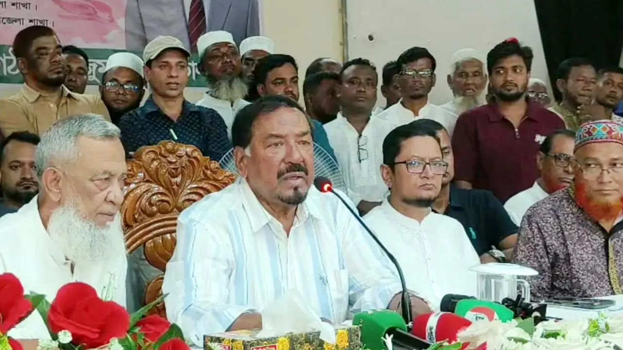 বিদেশি রাষ্ট্রের দালালদের বাংলাদেশের মাটিতে পা নামাতে দেবেন না