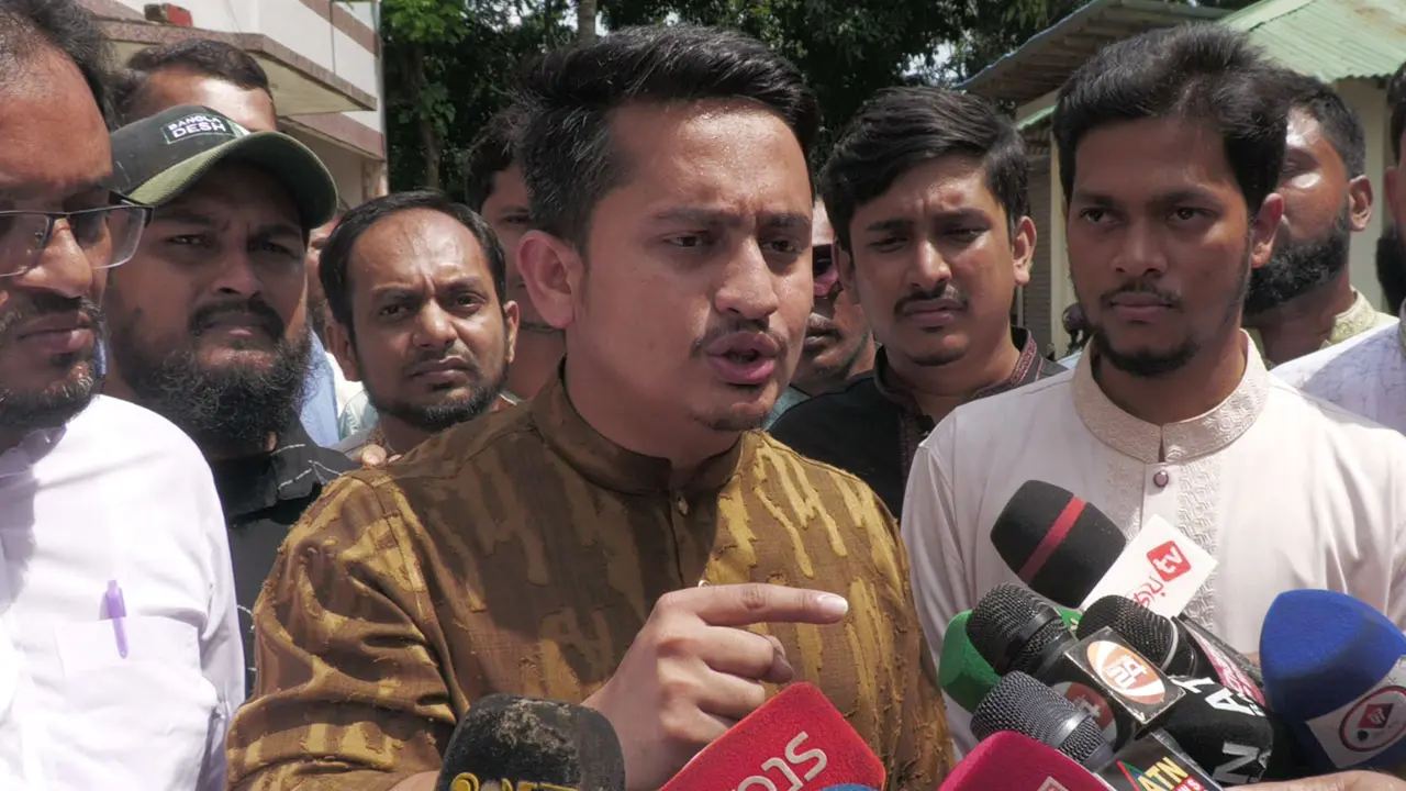 আ.লীগের সঙ্গে বিএনপিকে তুলনা করতে চাই না : সারজিস আলম