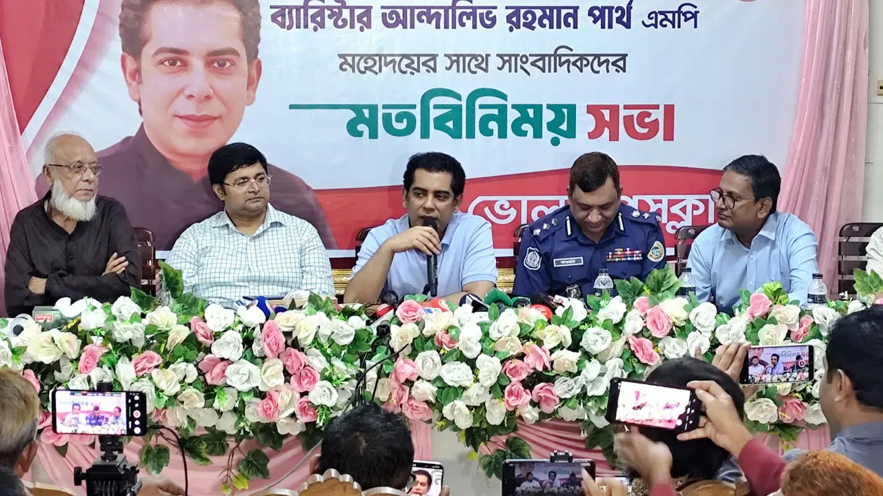 ‘আপনাদের কলমের খোঁচায় যেন কারও ক্যারিয়ার-মানসম্মান নষ্ট না হয়’