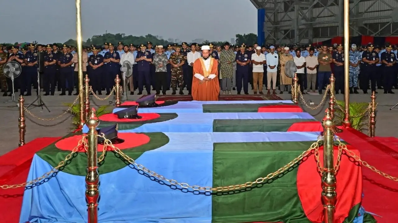 বিমান বাহিনীর তিন সদস্যের জানাজা সম্পন্ন, মরদেহ নেওয়া হয়েছে গ্রামের বাড়ি