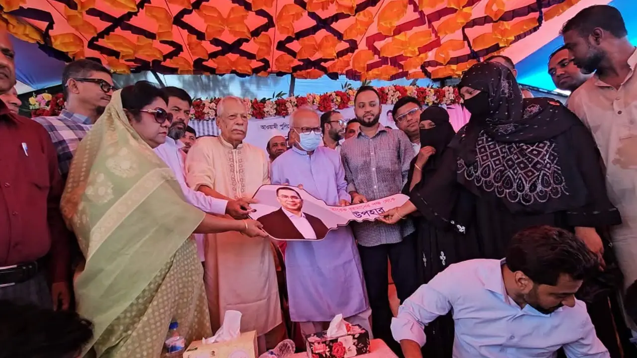 নিহত যুবদল কর্মীর পরিবারকে নতুন ঘর দিলো বিএনপি