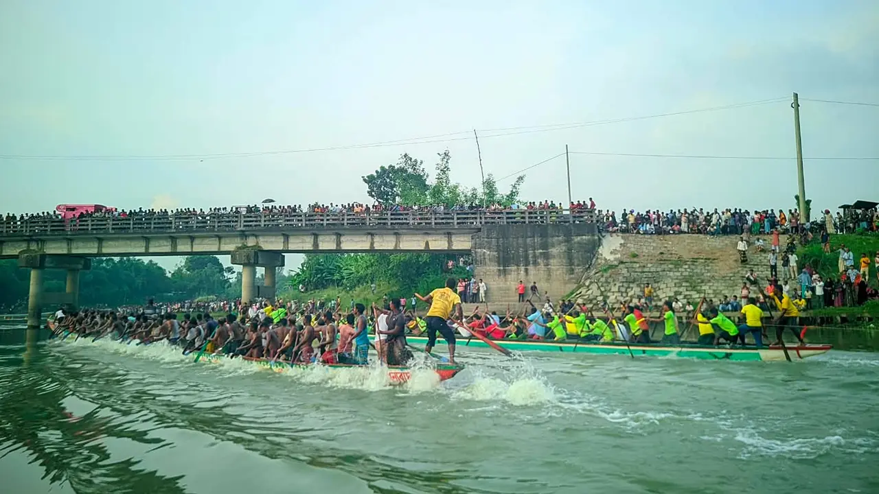 নদী বাঁচানোর আহ্বানে ঘাঘটের বুকে মাঝি-মাল্লাদের ছন্দবদ্ধ উৎসব