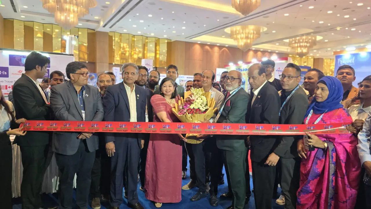 দেশি-বিদেশি পর্যটন সেবার পসরা নিয়ে শুরু বাংলাদেশ ট্রাভেল মার্ট