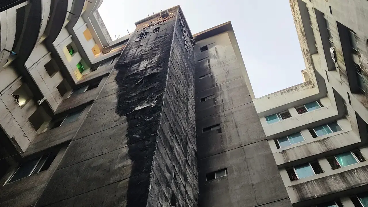 আতঙ্ক ও হুড়োহুড়িতে চারজনের মৃত্যুর দাবি স্বজনদের