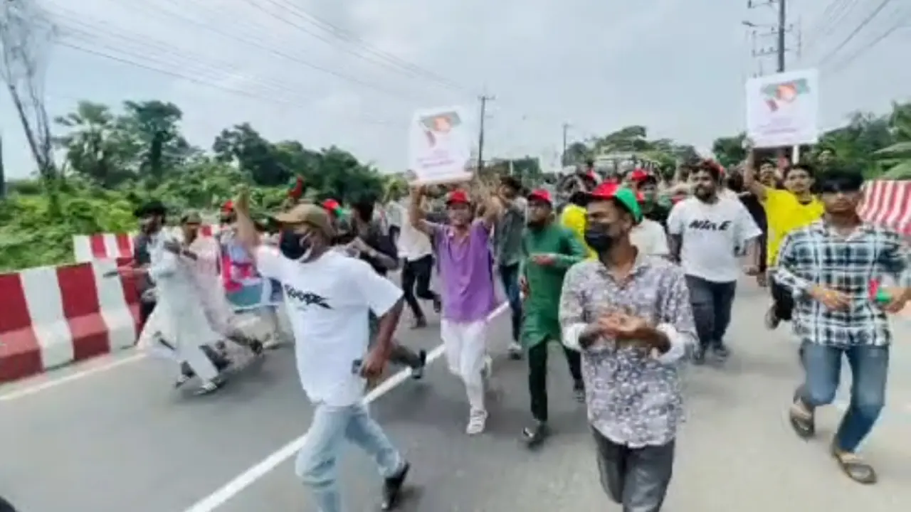 হাটহাজারীতে নিষিদ্ধ ছাত্রলীগের মিছিল, পুলিশের দাবি ‘তথ্য নেই’