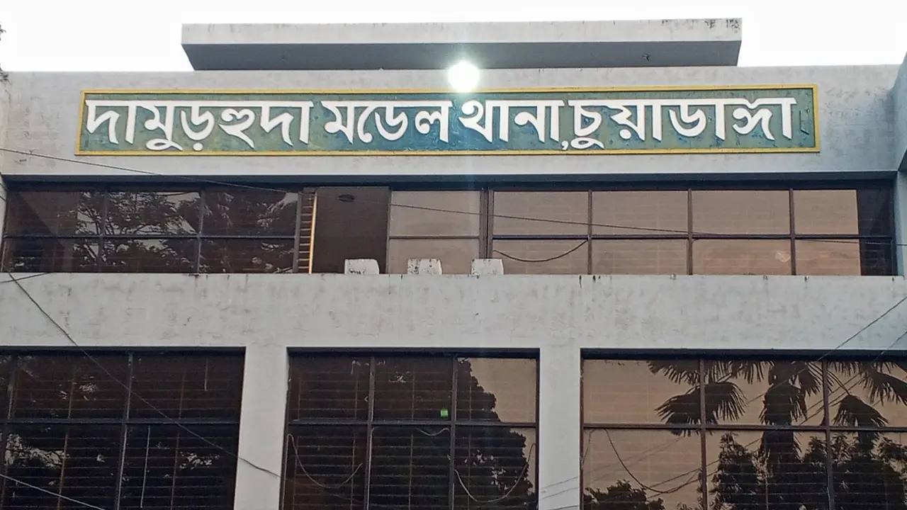হাসুয়ার আঘাতে বৈদ্যুতিক তারে স্পৃষ্ট হয়ে কিশোরের মৃত্যু