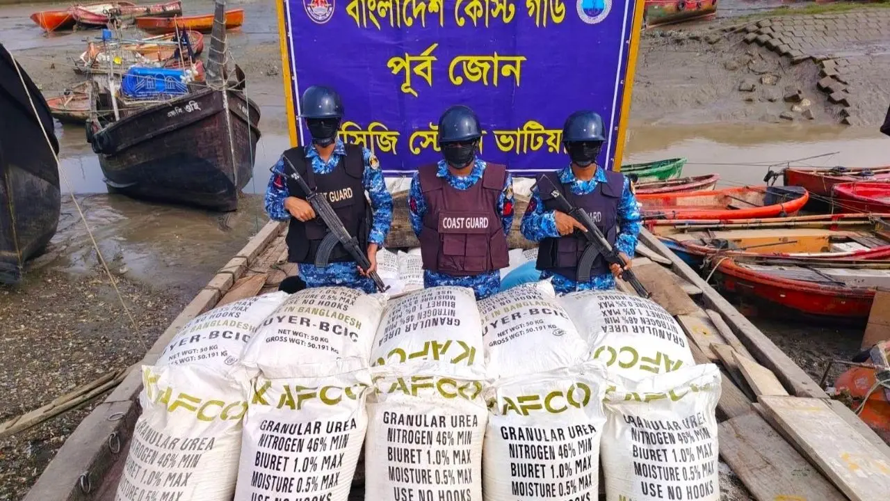 মিয়ানমারে পাচারের সময় ১৪ লাখ টাকা মূল্যের রাসায়নিক সার জব্দ