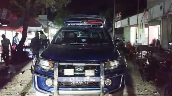 চায়ের দোকানের সামনে ককটেল বিস্ফোরণ, আতঙ্কিত ব্যবসায়ী-পথচারীরা