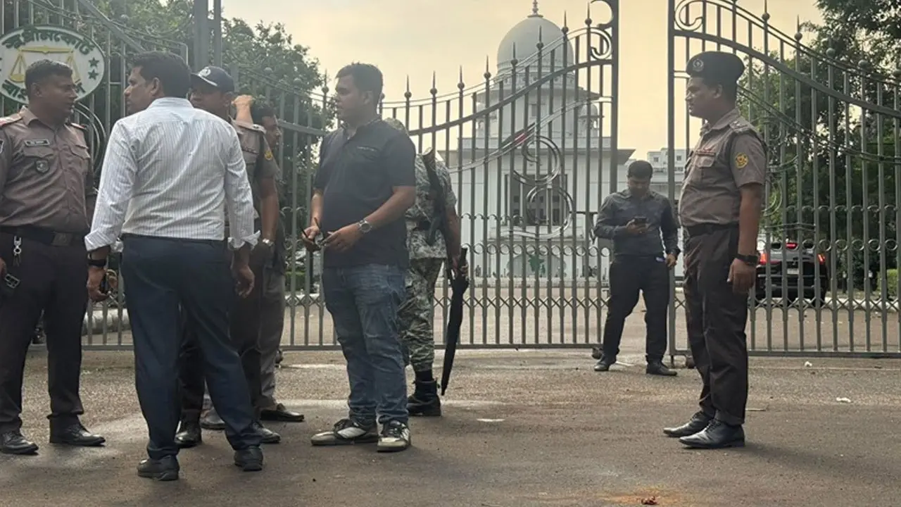 সুপ্রিম কোর্টের সামনে ককটেল বিস্ফোরণ