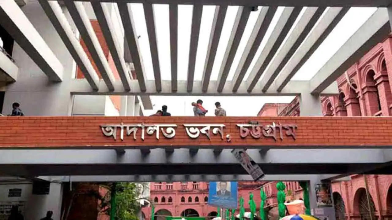 বাদীপক্ষকে না জানিয়ে চার্জশিট, আদালতে আত্মসমর্পণ করে চালকের জামিন