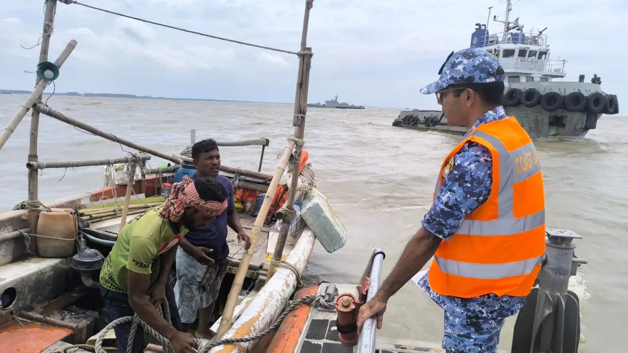 জাহাজ চলাচলের পথে জাল না বসানোর আহ্বান চট্টগ্রাম বন্দরের