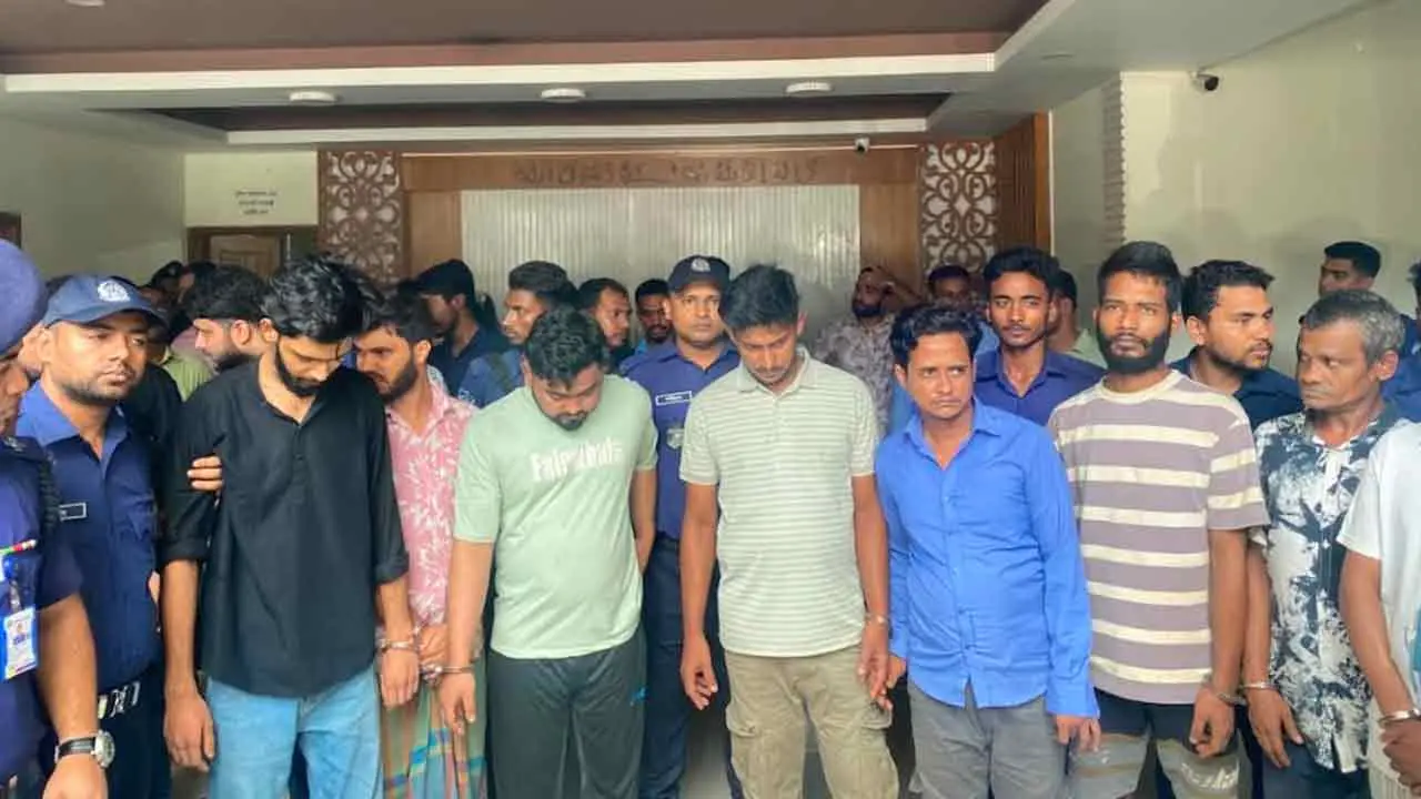 চিকিৎসকের কাছে চাঁদা দাবি : অস্ত্রসহ চাঁদাবাজ চক্রের সাত জন গ্রেপ্তার