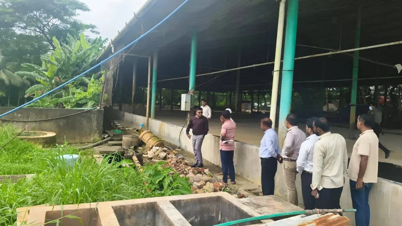 চট্টগ্রামে কারখানার বর্জ্য ফেলে খাল দূষণ, অর্ধলক্ষ টাকা জরিমানা