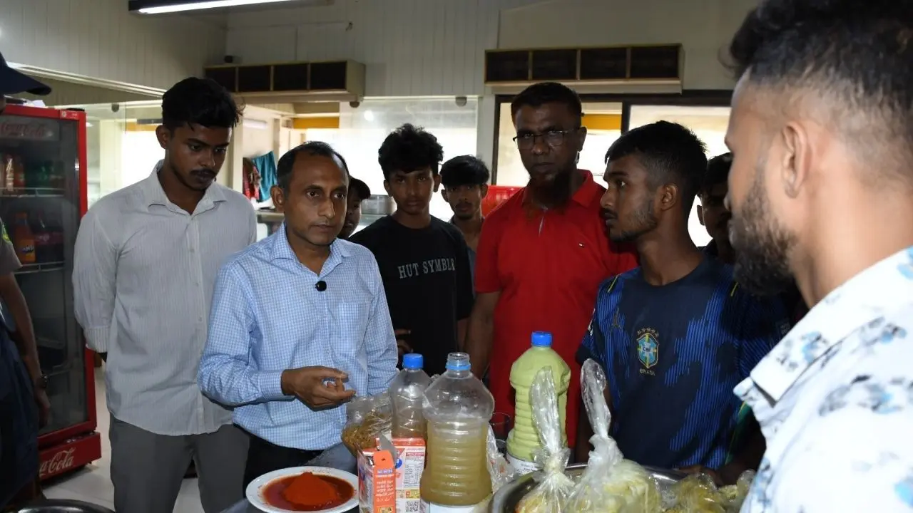 বাসি খাবার, ক্ষতিকর রং ও তেলাপোকা : চট্টগ্রামে ৩ রেস্টুরেন্টকে জরিমানা
