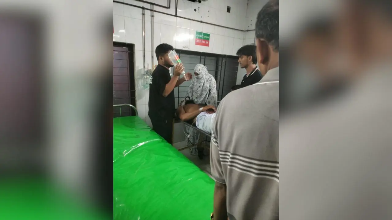 শনির আখড়ায় দোকানে ঢুকে ব্যবসায়ীকে গুলি, আটক ১