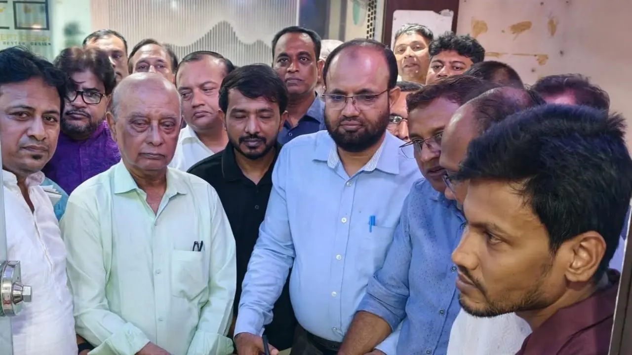 স্বাধীন গণমাধ্যম ছাড়া দেশে গণতন্ত্র বিকশিত হবে না : ডিইউজে সভাপতি
