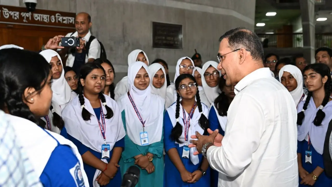 পরিবেশ ও প্রাণিদের প্রতি যত্নশীল হতে শিক্ষার্থীদের আহ্বান প্রধানমন্ত্রীর