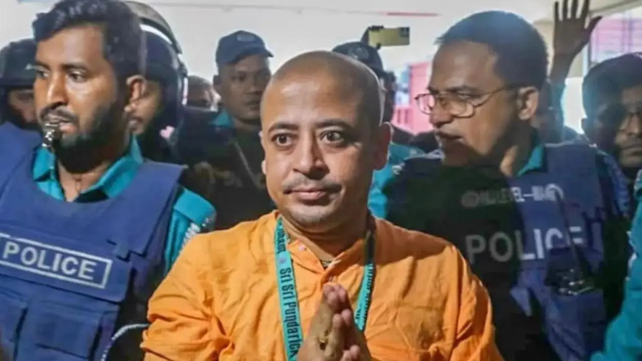 মায়ের শেষকৃত্য শেষে কারাগারে চিন্ময় কৃষ্ণ