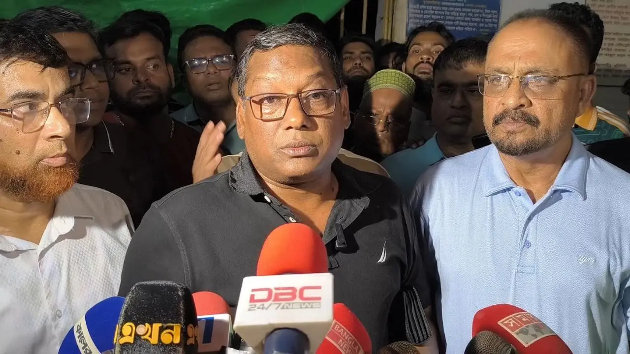 পদদলিত হয়ে ছয়জনের মৃত্যুর খবর সঠিক নয় : বিভাগীয় কমিশনার