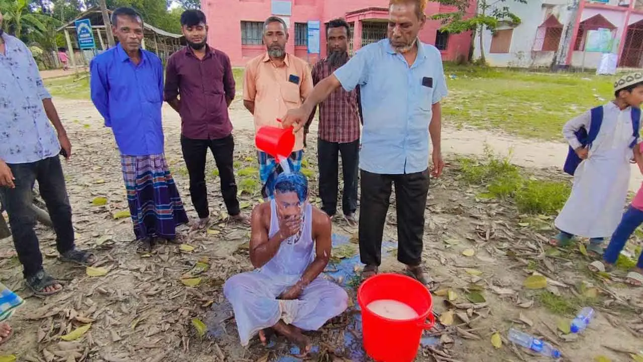 ১৫ লাখ টাকা হারিয়ে দুধ দিয়ে গোসল করে জুয়া ছাড়ার শপথ যুবকের