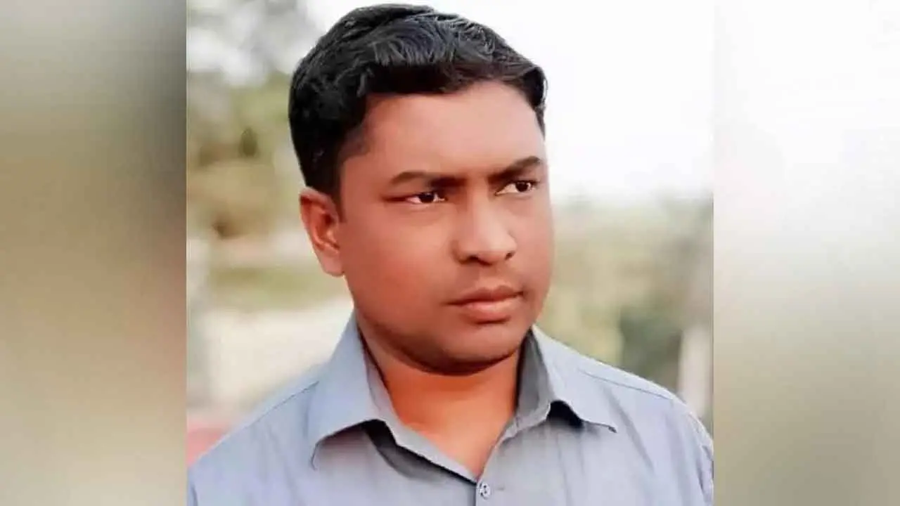 গভীর রাতে ইউপি সদস্যকে কুপিয়ে হত্যা, স্ত্রী হাসপাতালে