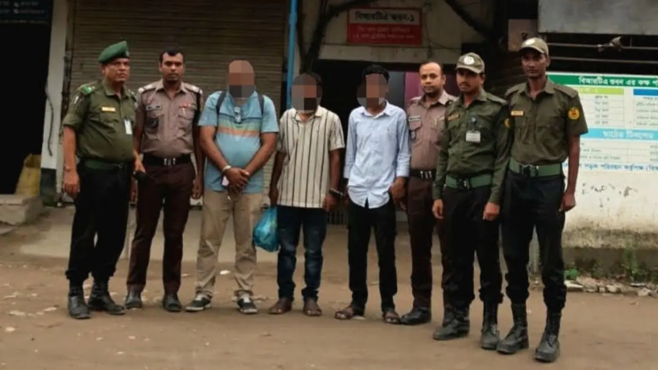 বিআরটিএ কার্যালয়ে আনসারের অভিযান, দালাল চক্রের ৩ জনের কারাদণ্ড