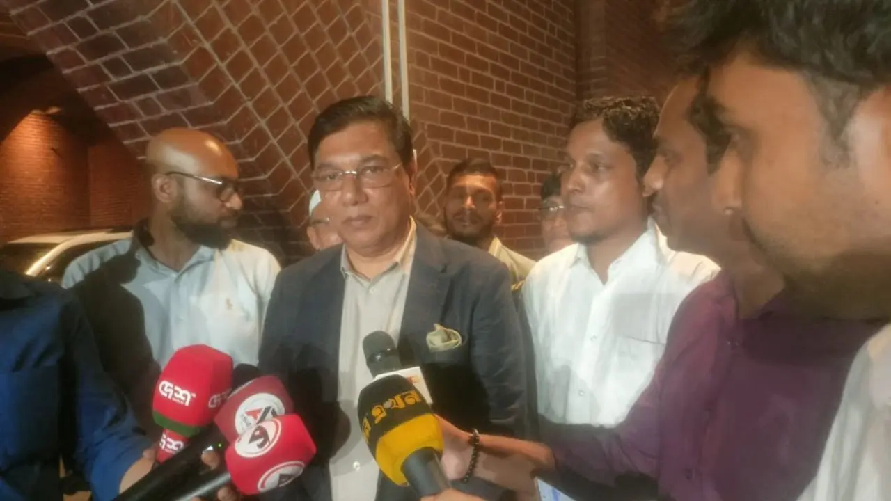 মন্ত্রীর গাড়িতে মামলা, ট্রাফিক আইনে ‘খুশি’ বিমানমন্ত্রী মিল্লাত