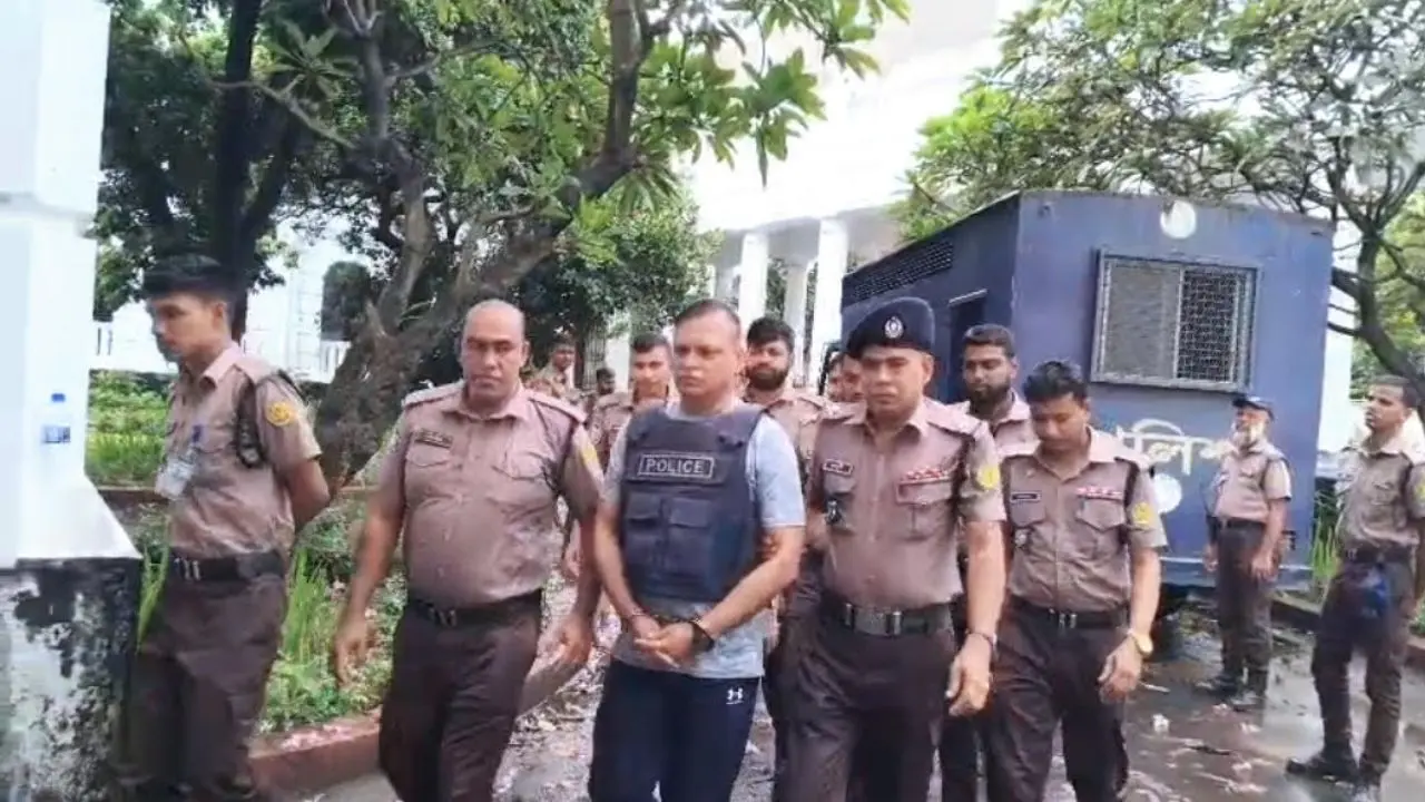 হাতকড়া পরিয়ে ট্রাইব্যুনালে জিয়াউল, চলছে দশম সাক্ষীর সাক্ষ্যগ্রহণ