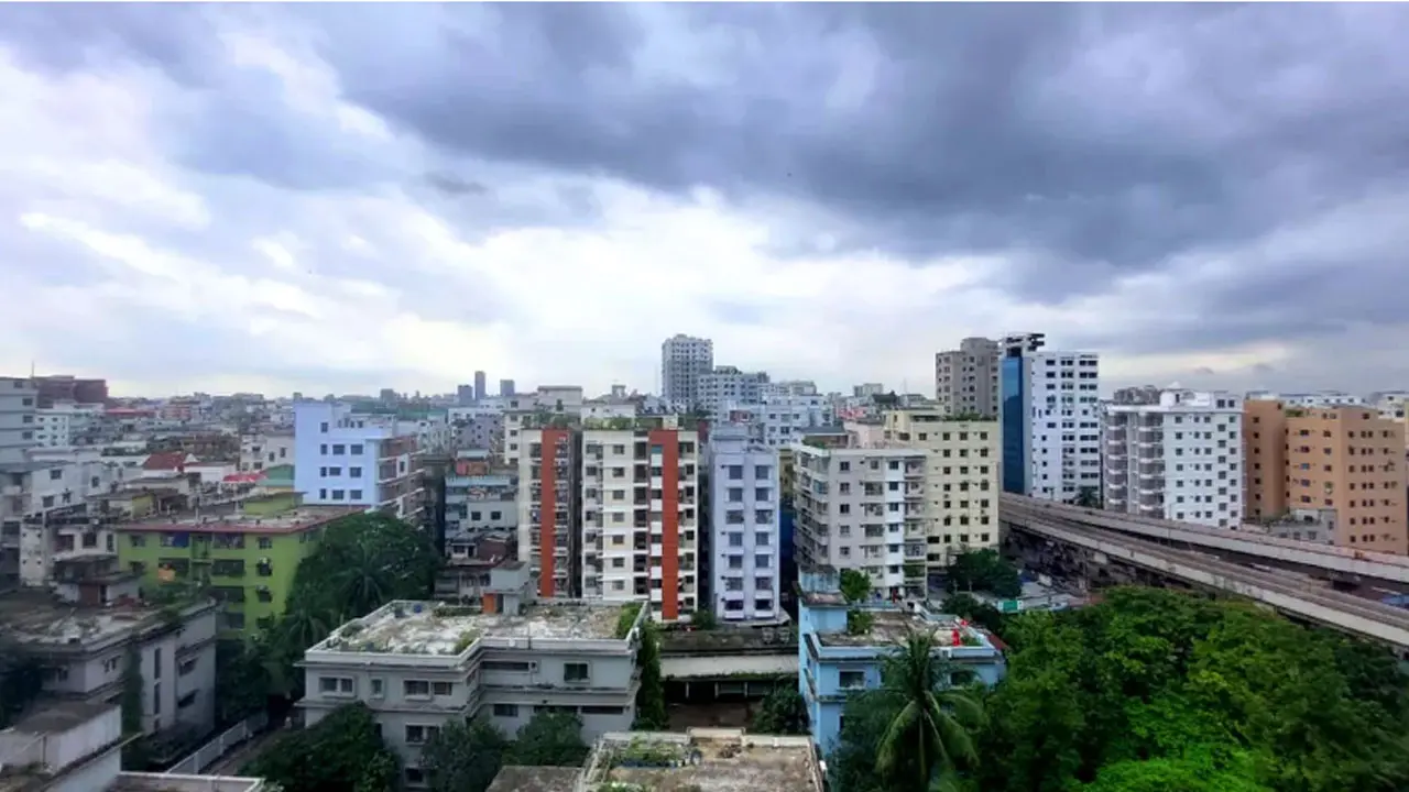 ঢাকার আকাশে মেঘ-বৃষ্টির আভাস, কমছে না ভ্যাপসা গরম