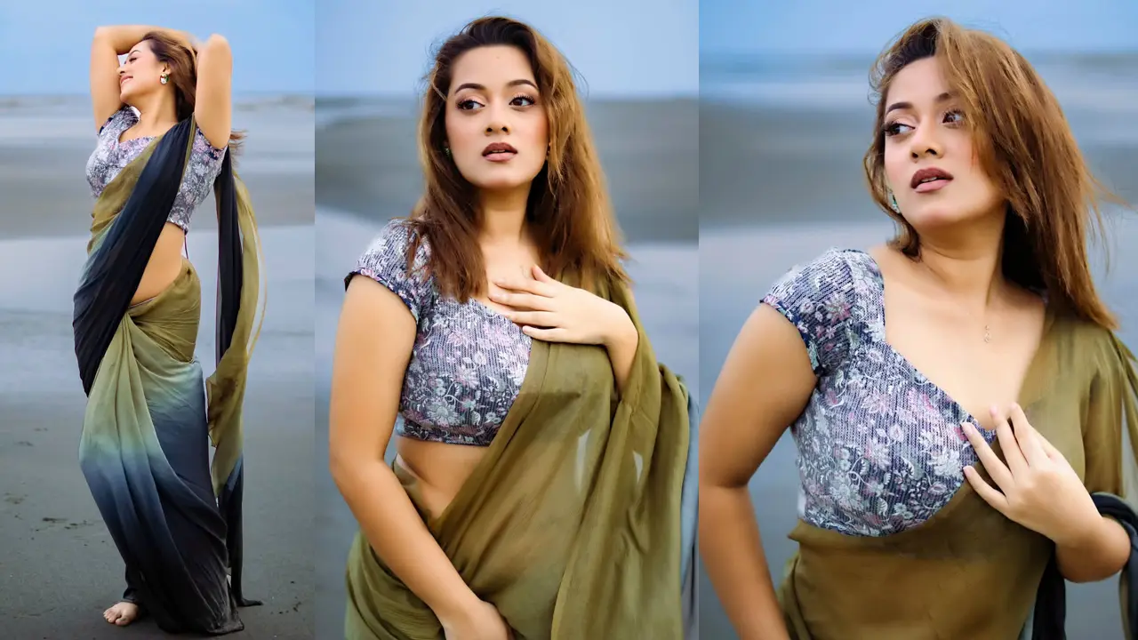 সমুদ্রতীরে দীঘি, শাড়িতে ছড়ালেন রূপের দ্যুতি