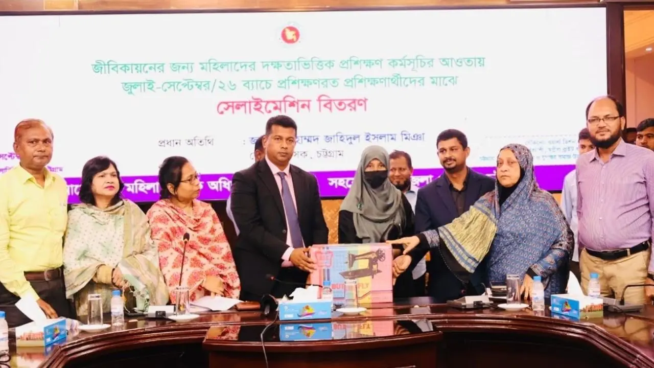প্রশিক্ষণের পর নারীর কর্মসংস্থানের পথও দেখাতে হবে : ডিসি জাহিদ