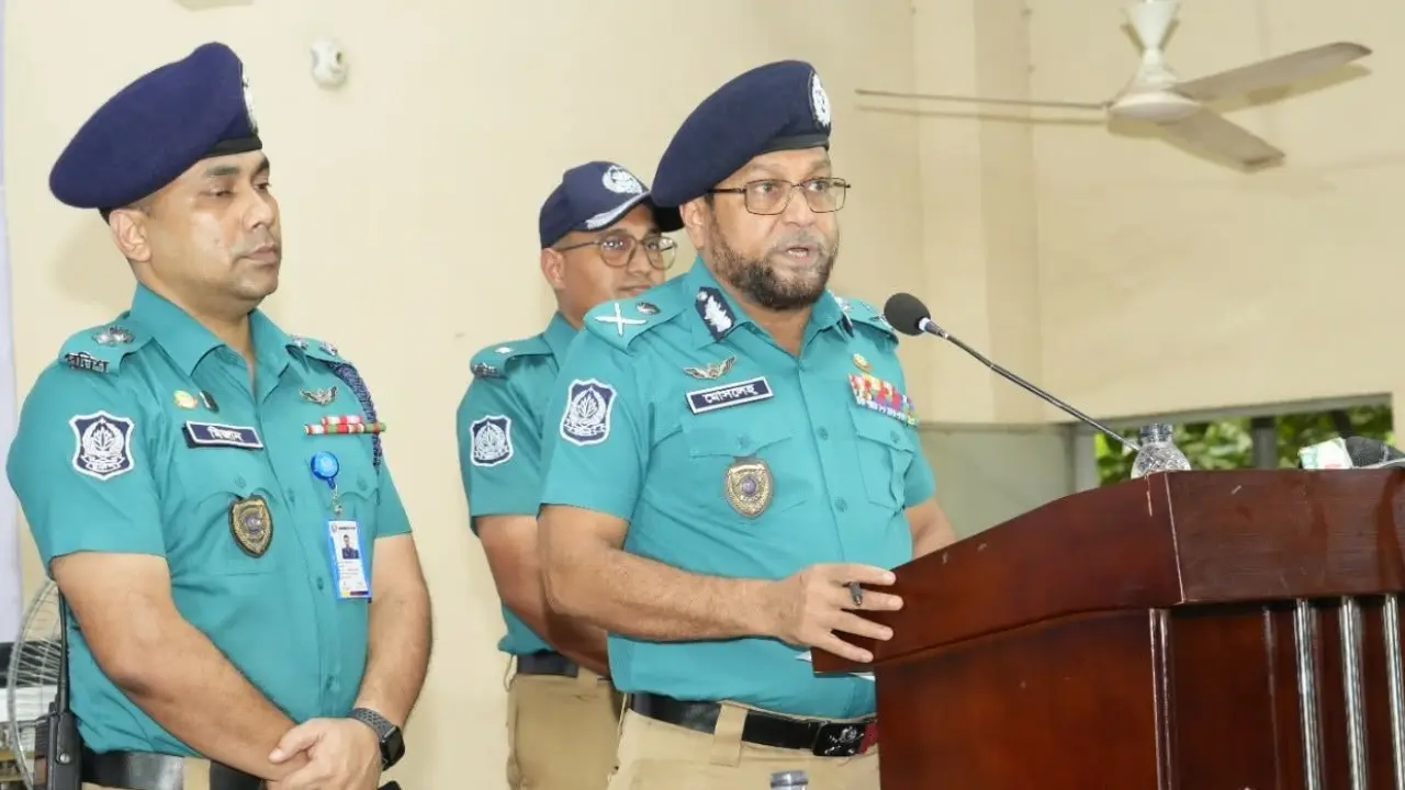 রাজধানীতে নিরাপদ পরিবেশ গড়ার আশ্বাস ডিএমপি কমিশনারের