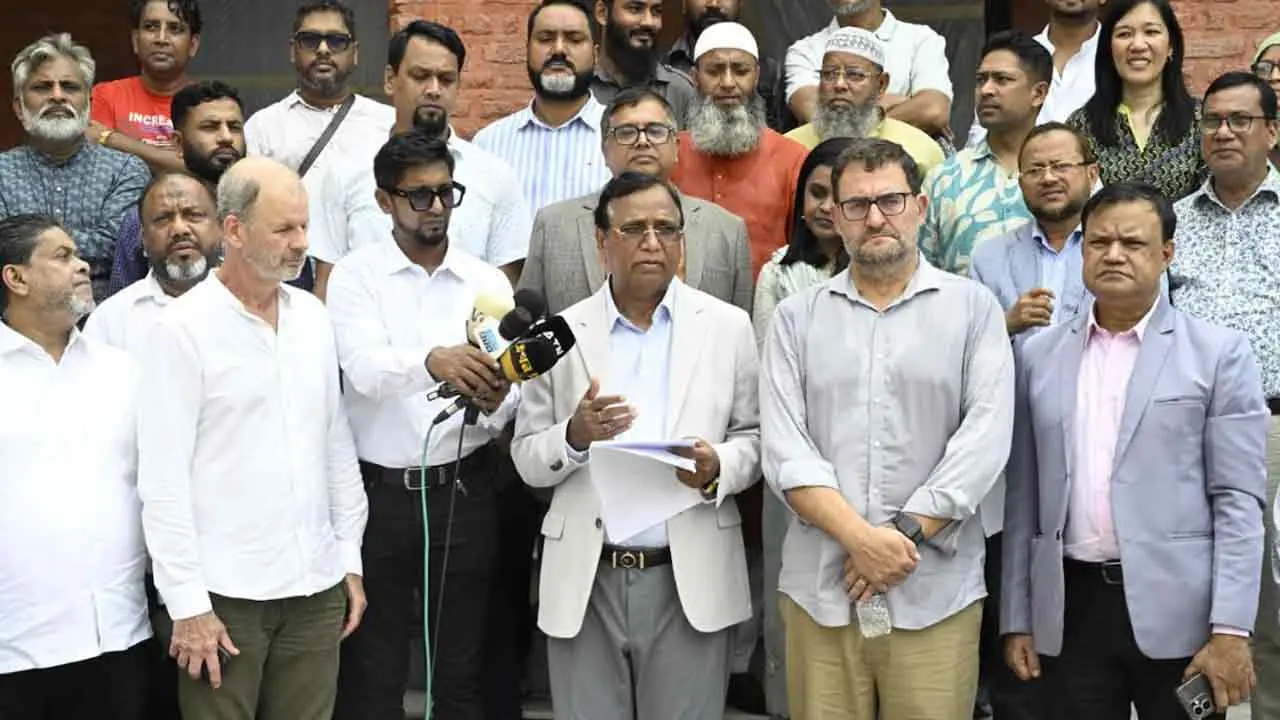 জনগণের অর্থে নির্মিত রাস্তা কেটে জনভোগান্তি সৃষ্টি করতে দেওয়া হবে না