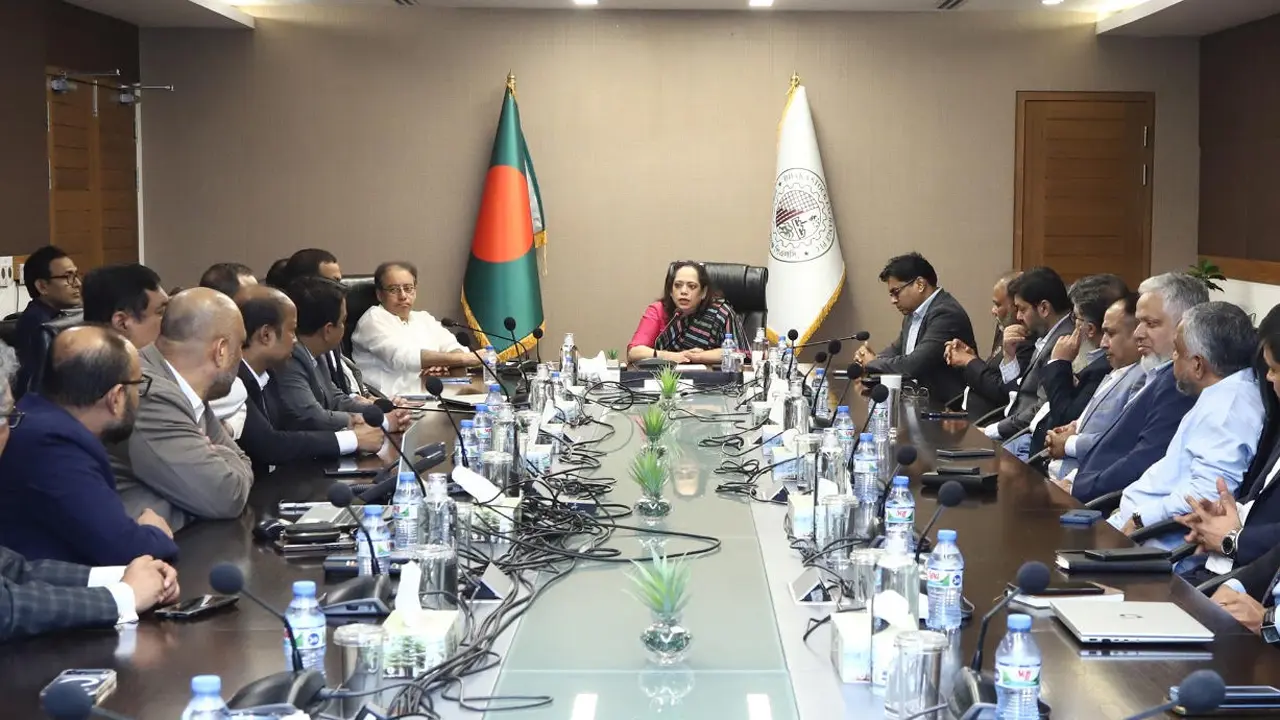 শেয়ারবাজারের সংকট কাটাতে বাস্তবসম্মত সমাধানের পথ খুঁজতে হবে