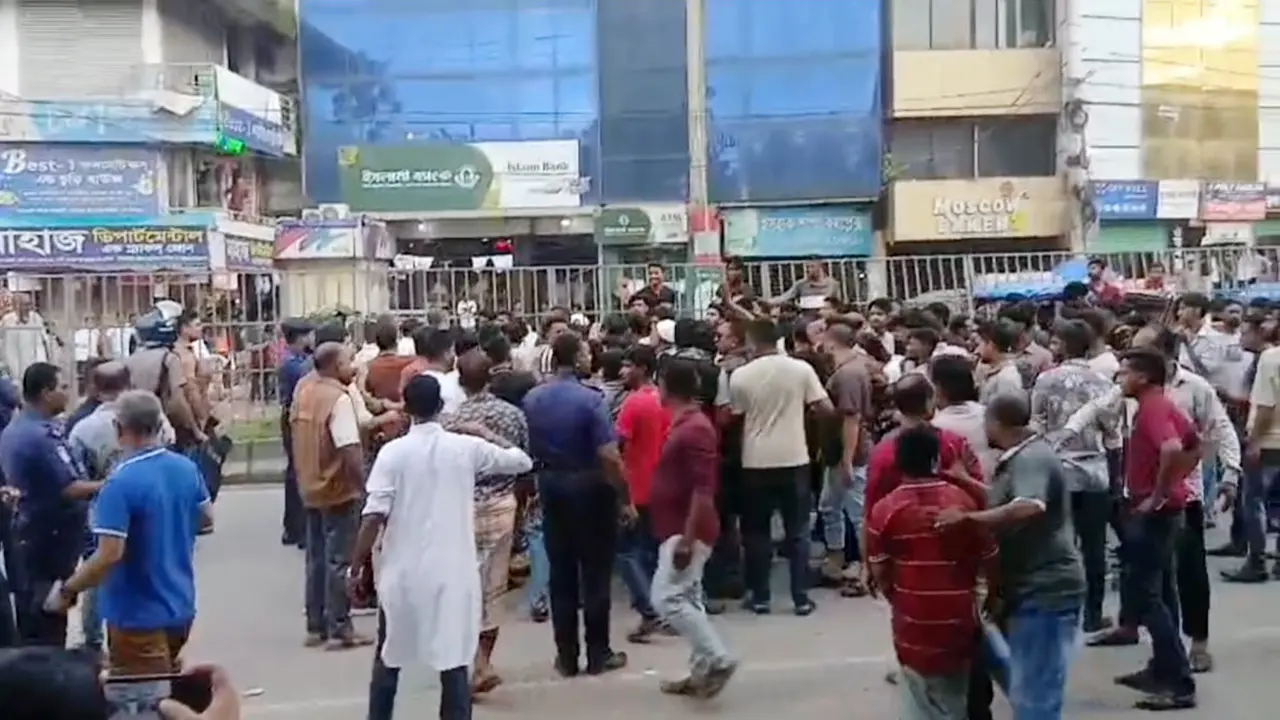 ফেনীতে বিএনপির প্রতিষ্ঠাবার্ষিকীর অনুষ্ঠান ঘিরে দুই পক্ষের সংঘর্ষ