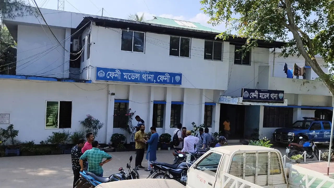 ফেনীতে পুলিশের সাঁড়াশি অভিযানে গ্রেপ্তার ২২