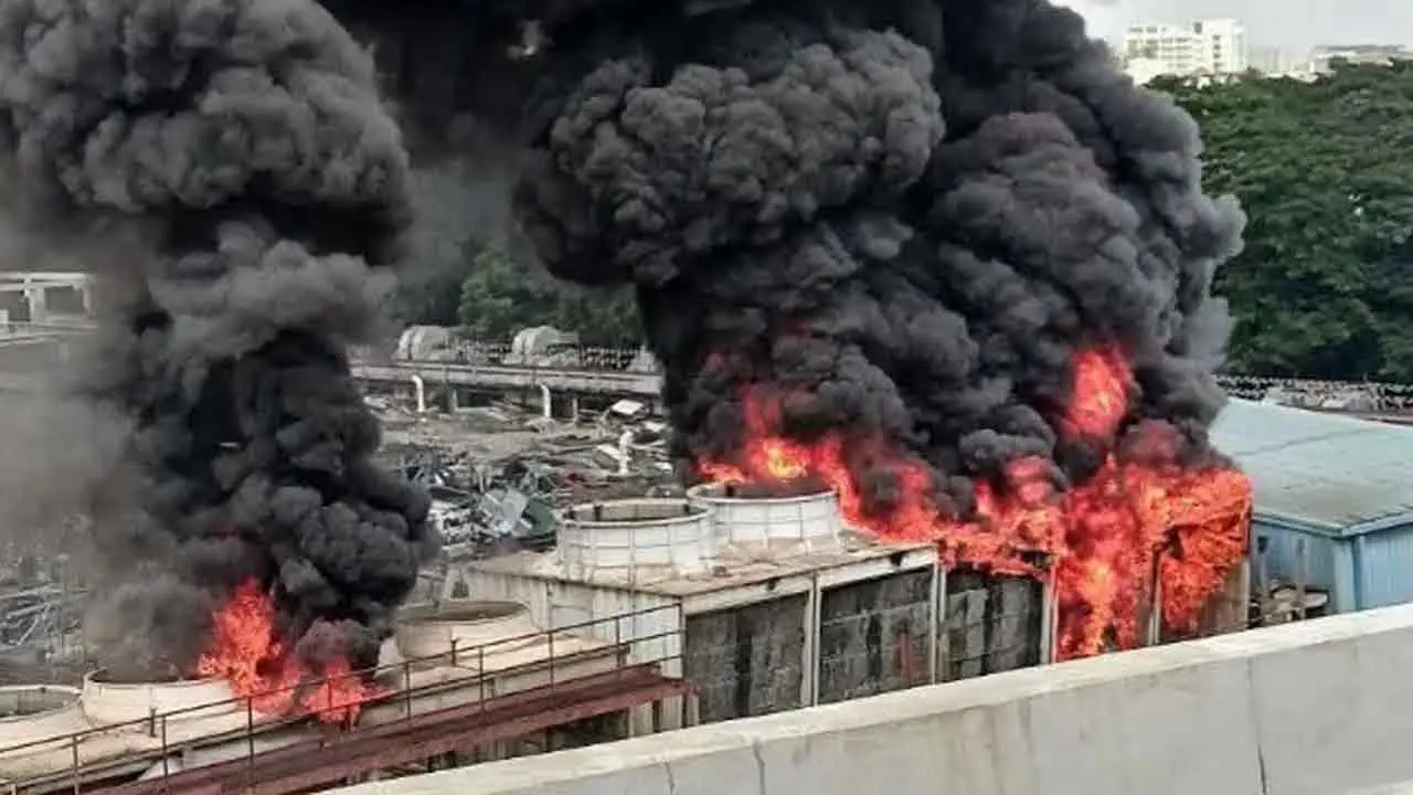 মহাখালীতে ভবনে লাগা আগুন নিয়ন্ত্রণে