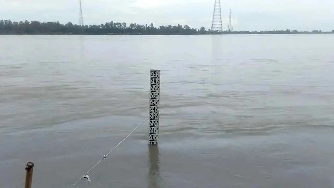 গঙ্গা-গড়াইয়ের পানি সতর্কসীমায় ওঠার শঙ্কা, প্লাবিত হতে পারে নিম্নাঞ্চল