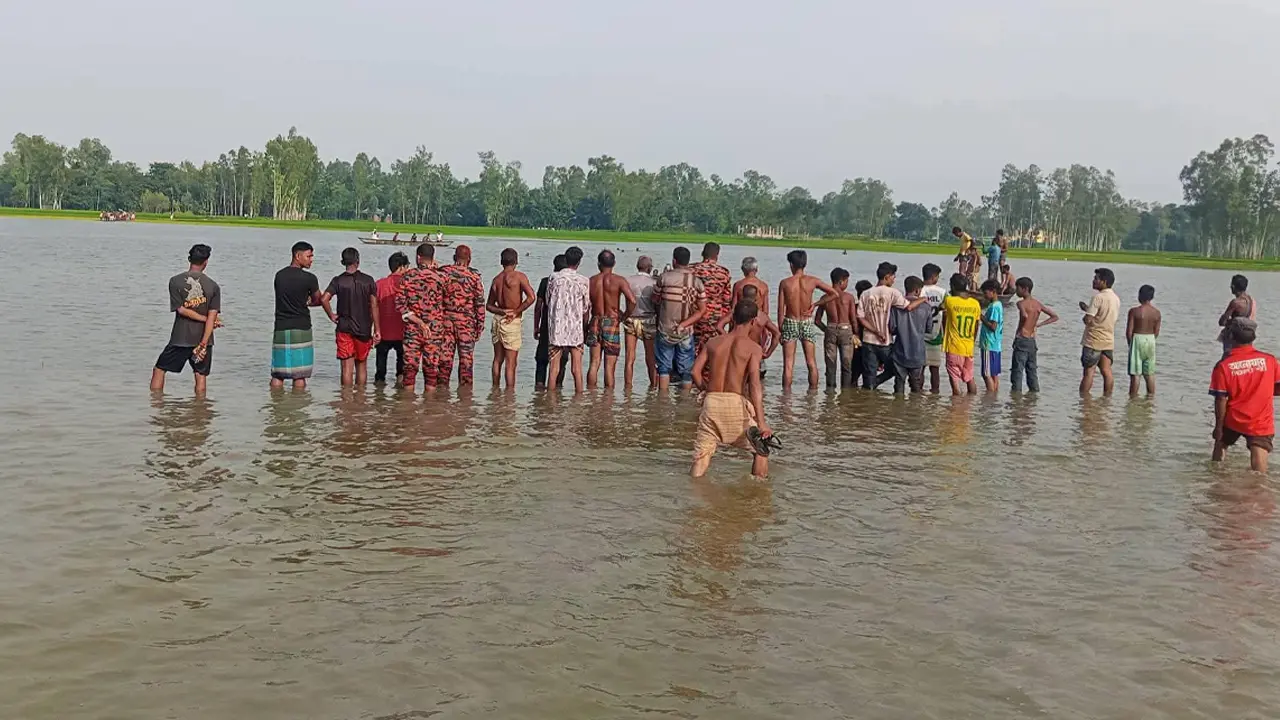 গাইবান্ধায় নৌকা থেকে পড়া ছেলেকে উদ্ধারে নেমে নিখোঁজ বাবার মরদেহ উদ্ধার